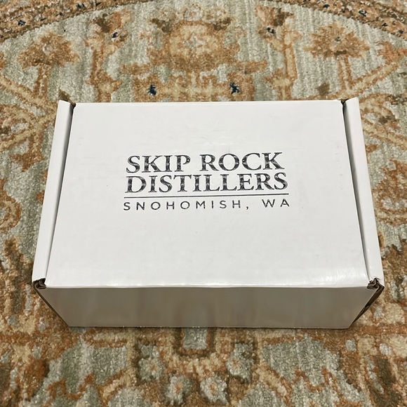 Vintage Skip Rock Distillers Set of 2 Whiskey Drinking Glasses In New Condition - Picture 2 of 4